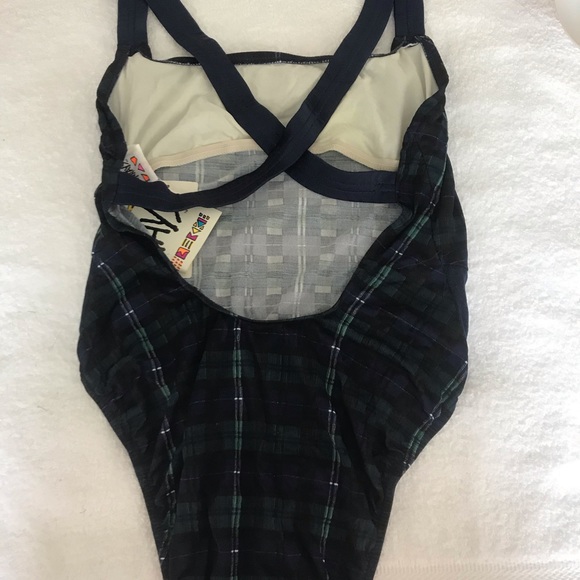 Woman’s swimsuit - Picture 3 of 3